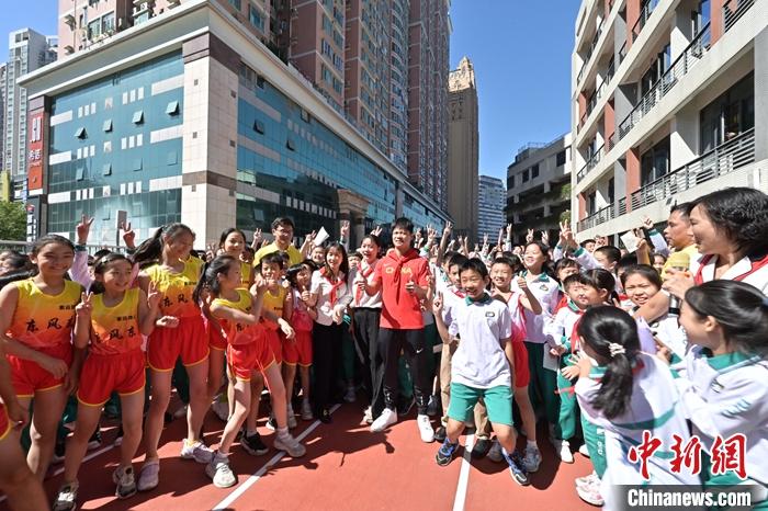 真正的运气都藏在努力里：亚洲飞人苏炳添走进