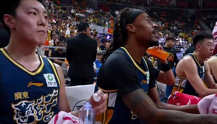 广东男篮主场大胜吉林队 双外援助力团队协作显